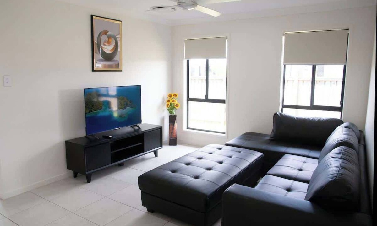 Logan Reserve House | Spacious 4 bedrooms house in Logan Reserve