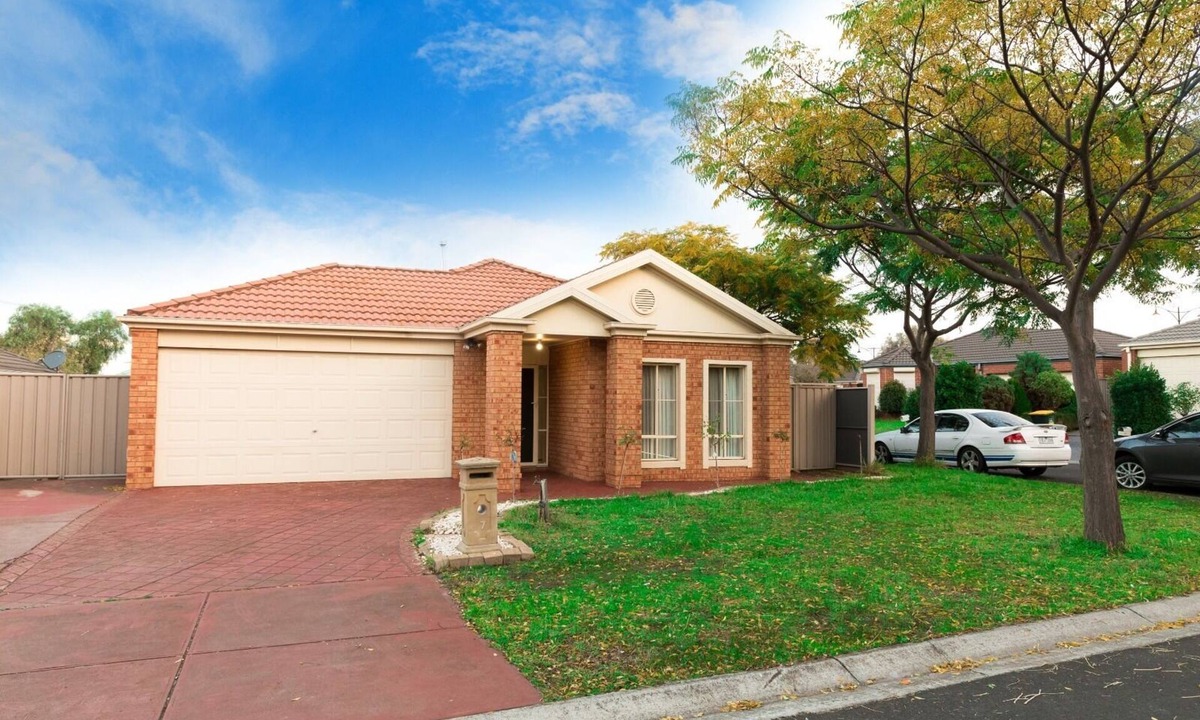 Craigieburn House | Spacious 4-Bedroom Home in Craigieburn – Close to Everything!