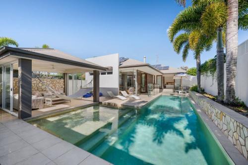 Moffat Beach House | Spacious Coastal Luxury - Steps to Beach