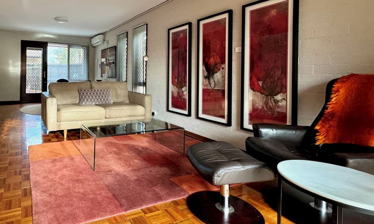 Braddon Apartment | Spacious garden apartment