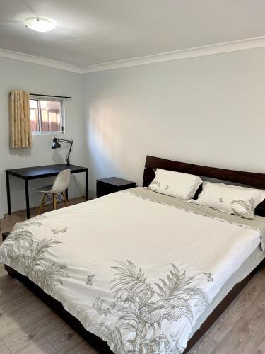 Marsfield House | Spacious King Size Private Room Pet Friendly