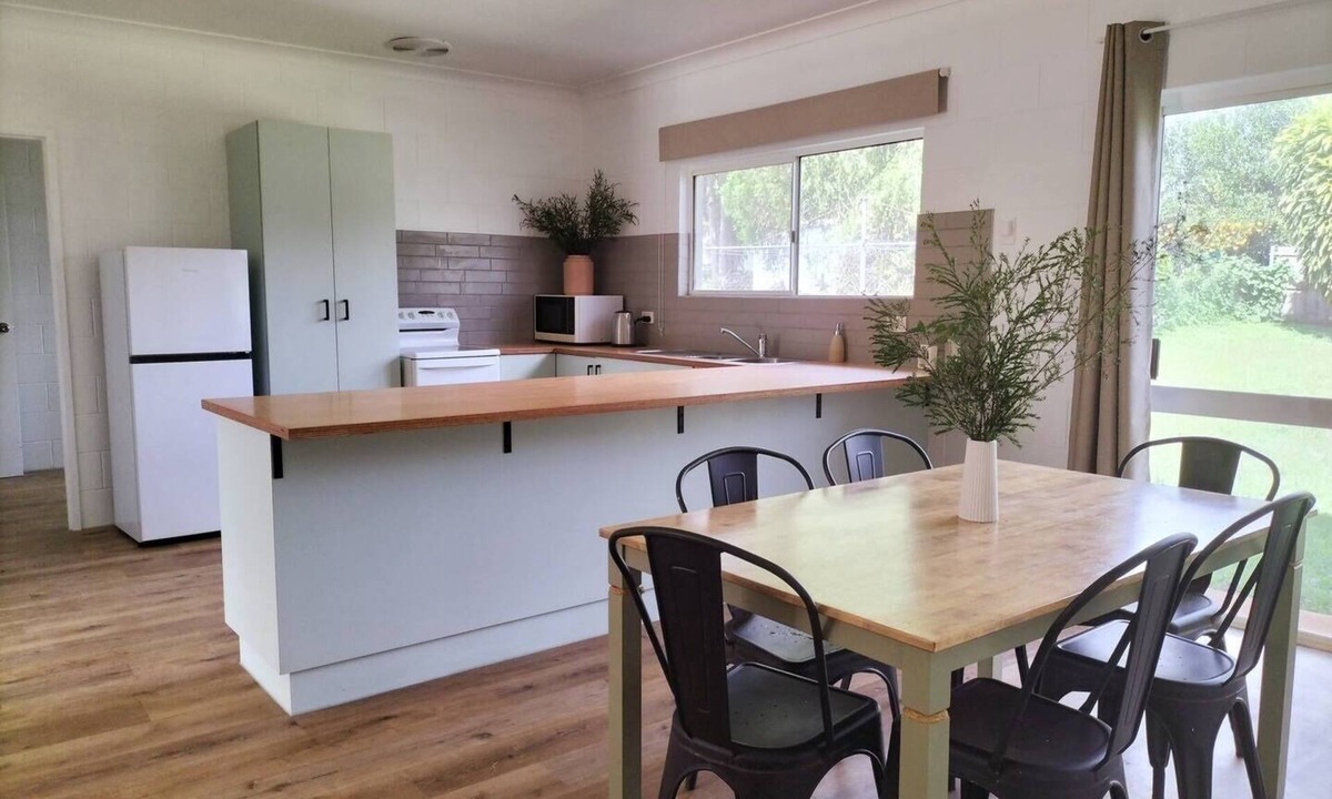 Atherton House | Spacious, Modern and Central