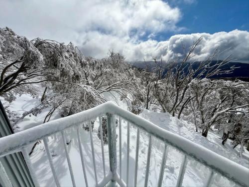 Mount Buller House | Spacious Mount Buller Chalet Sleeps 12