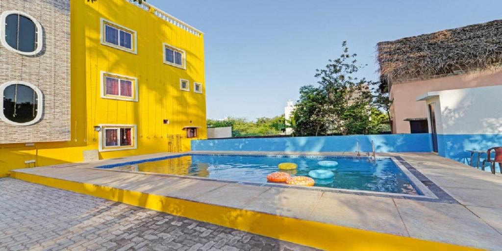 Kuilapalayam Hotel | SRI SAVERAA RESIDENCY