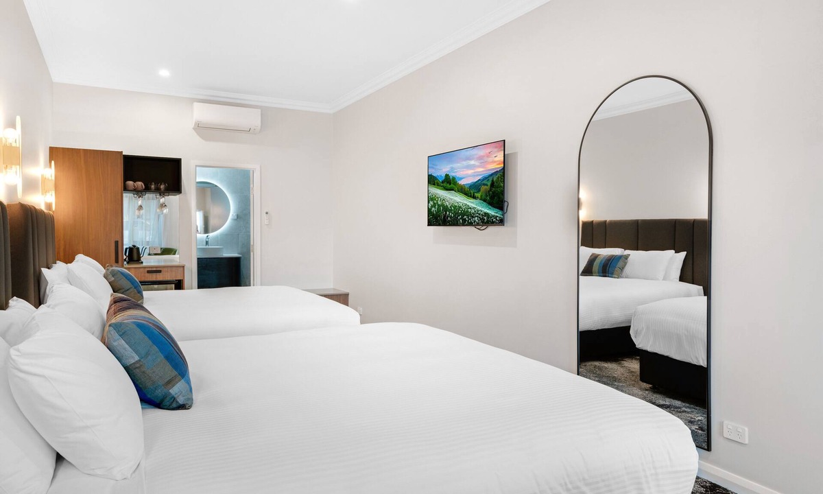 Wagga Wagga Hotel | St Hugh Hotel Wagga Wagga
