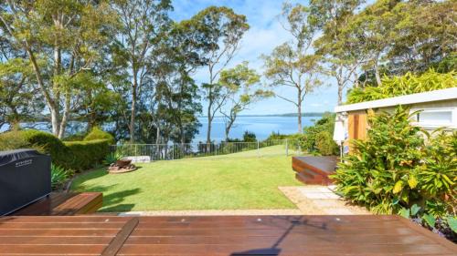 Sanctuary Point House | Stargazer Cottage Waterfront Reserve by Book Jervis Bay