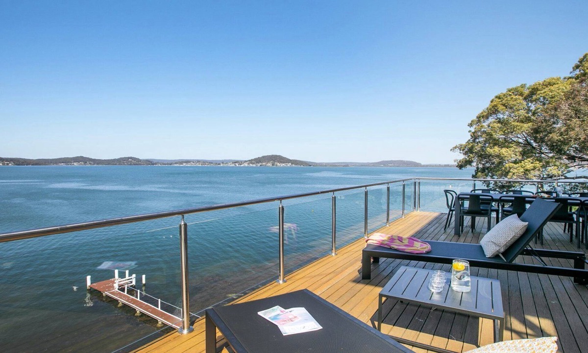 Point Clare House | Stay 3 nights, pay 2 this Winter*