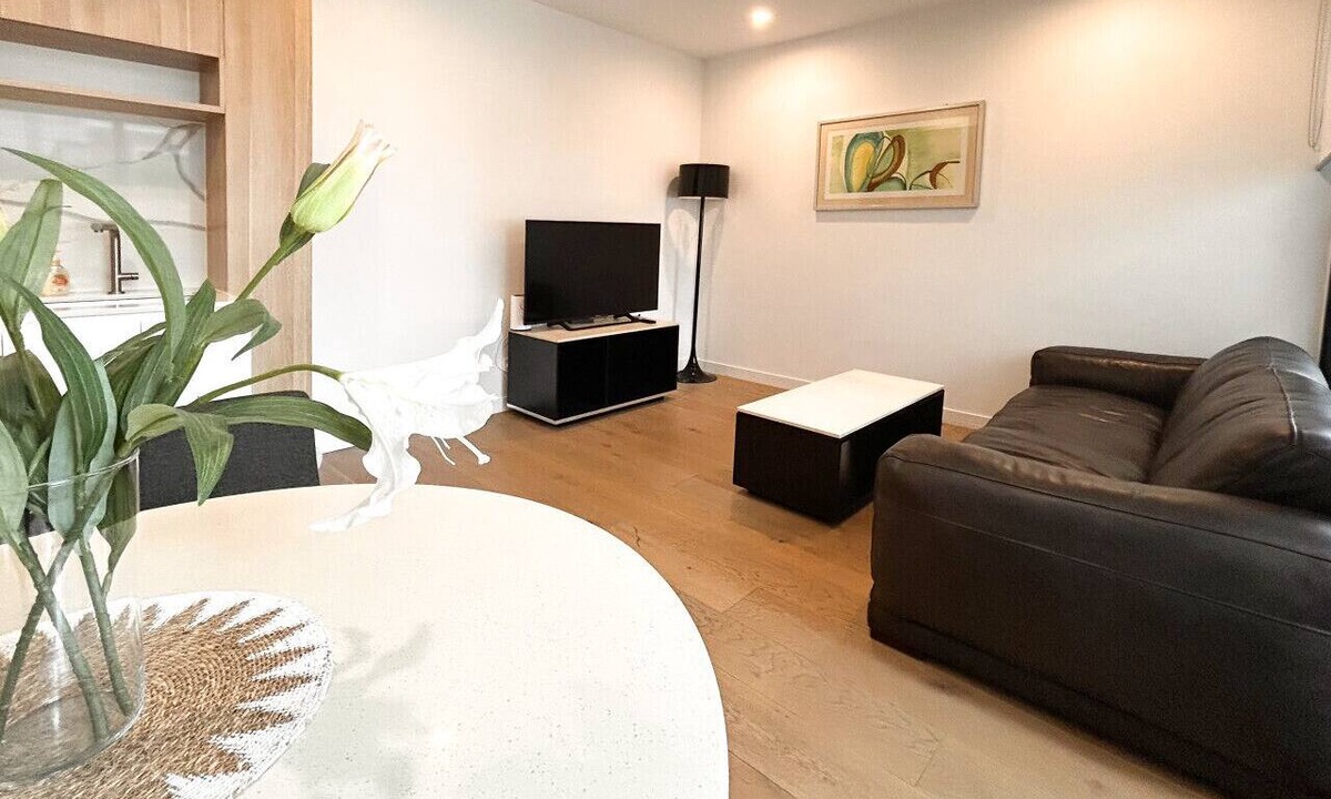 Box Hill Apartment | StayAU Convenient Apartment with Patio in Box Hill