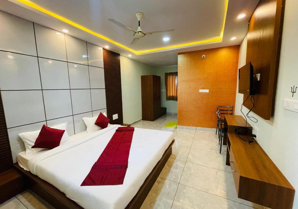 Mysore Hotel | STAYMAKER Yashaswini Residency