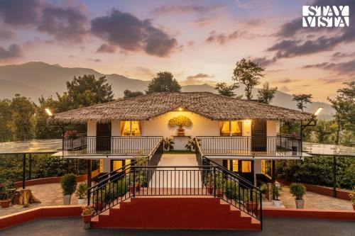 Kurchi Villa | StayVista at Hermitage 4BR -Coorg Near Irupu Falls