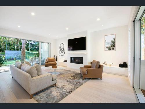 Avalon Beach House | Steps from Avalon - Beach Modern Coastal House