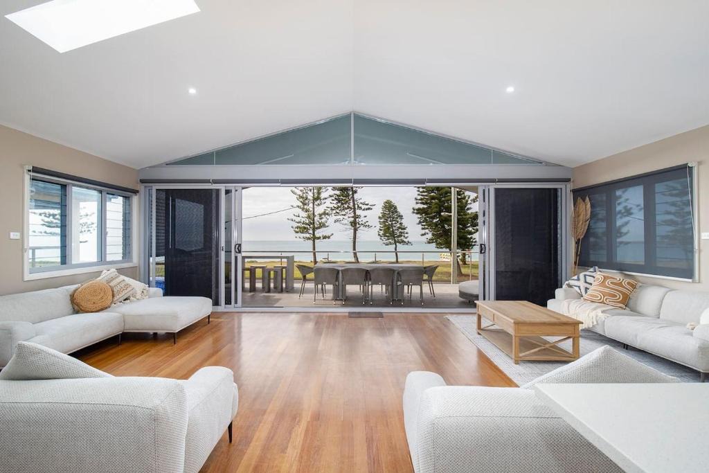Stockton House | 'Stockton Grande' A Sublime Beachfront Family Oasis