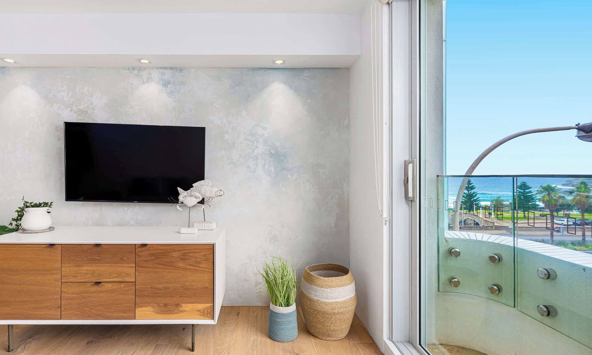 Bondi Beach Apartment | Studio 304 Bondi Beach with Ocean Views