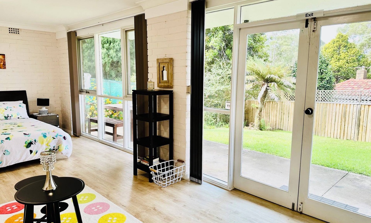 Turramurra Apartment | Studio in Turramurra,quiet & leafy.Walk to rail,public transportation and shops.