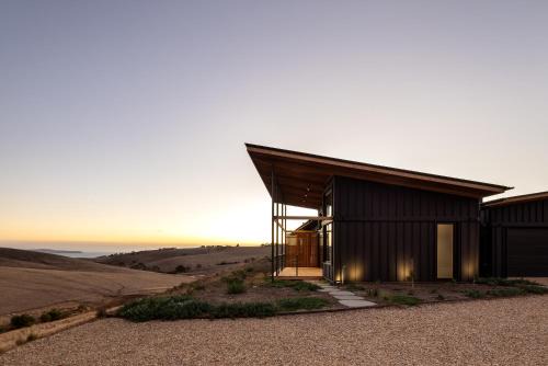 Carrickalinga Apartment | Studio on Forktree – Modern Coastal Retreat