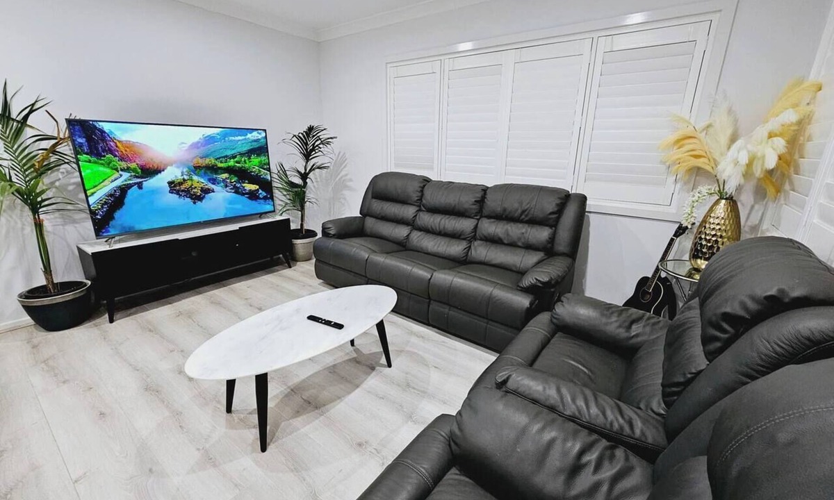 Marsden Park House | Stunning New 5 BR & 3.5 Bath