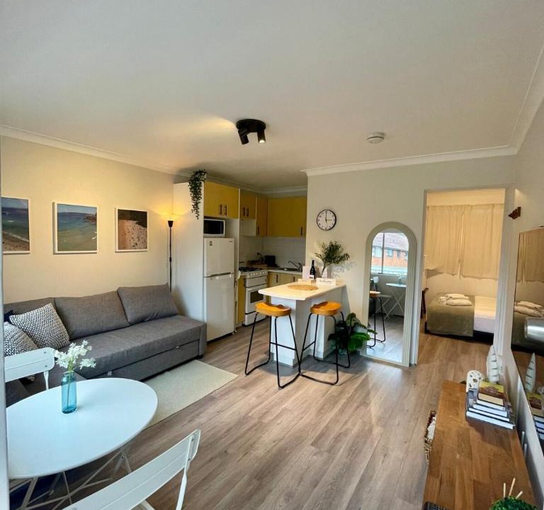 Freshwater Apartment | Stylish 1-Bed, Flat Walk to North Manly