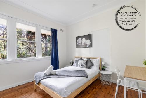 Killara House | Stylish Double Room - Seconds to Transport & Shops - Shared Bathroom