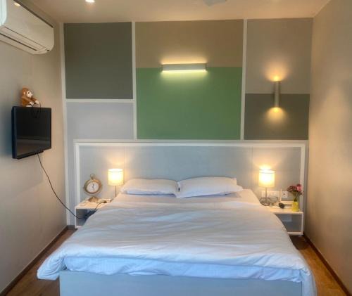 Gurugram Apartment | Sukoon Stay Pool Yashobhoomi IGI Airport
