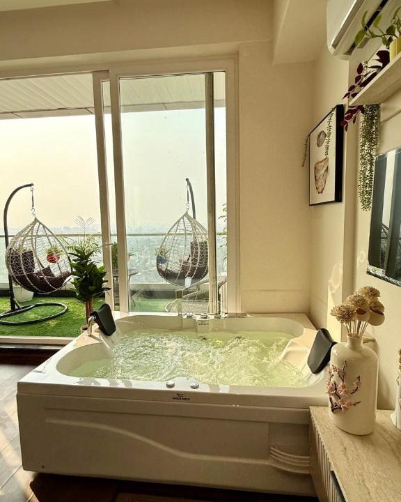Gurugram Apartment | Sundowner Jacuzzi Hive 6 Studios Key Garden Patio