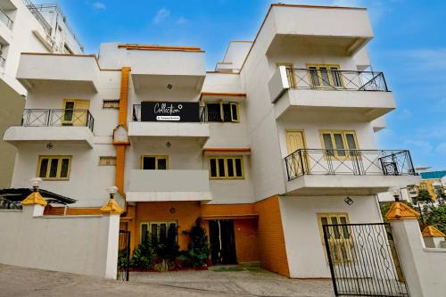 Green Valley Hotel | Super Collection O Irrum Manzil Metro Station Formerly Green Banjara Stay