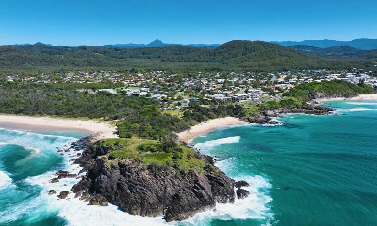 Bogangar House | Super Comfortable 3-Bedroom Townhouse – Minute Walk to Cabarita Beach Village.