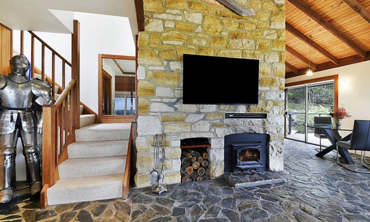 Woodford House | Sydney View - 70km from Sydney; 1000km from care!
