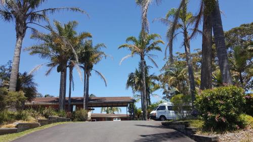 Lake Tabourie Hotel | Tabourie Lake Motor Inn