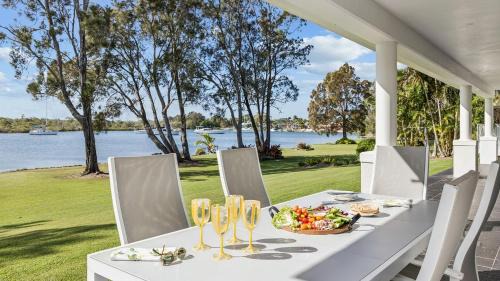 Yamba House | Taroona - Majestic Waterfront Holiday House in Yamba - Holiday Yamba