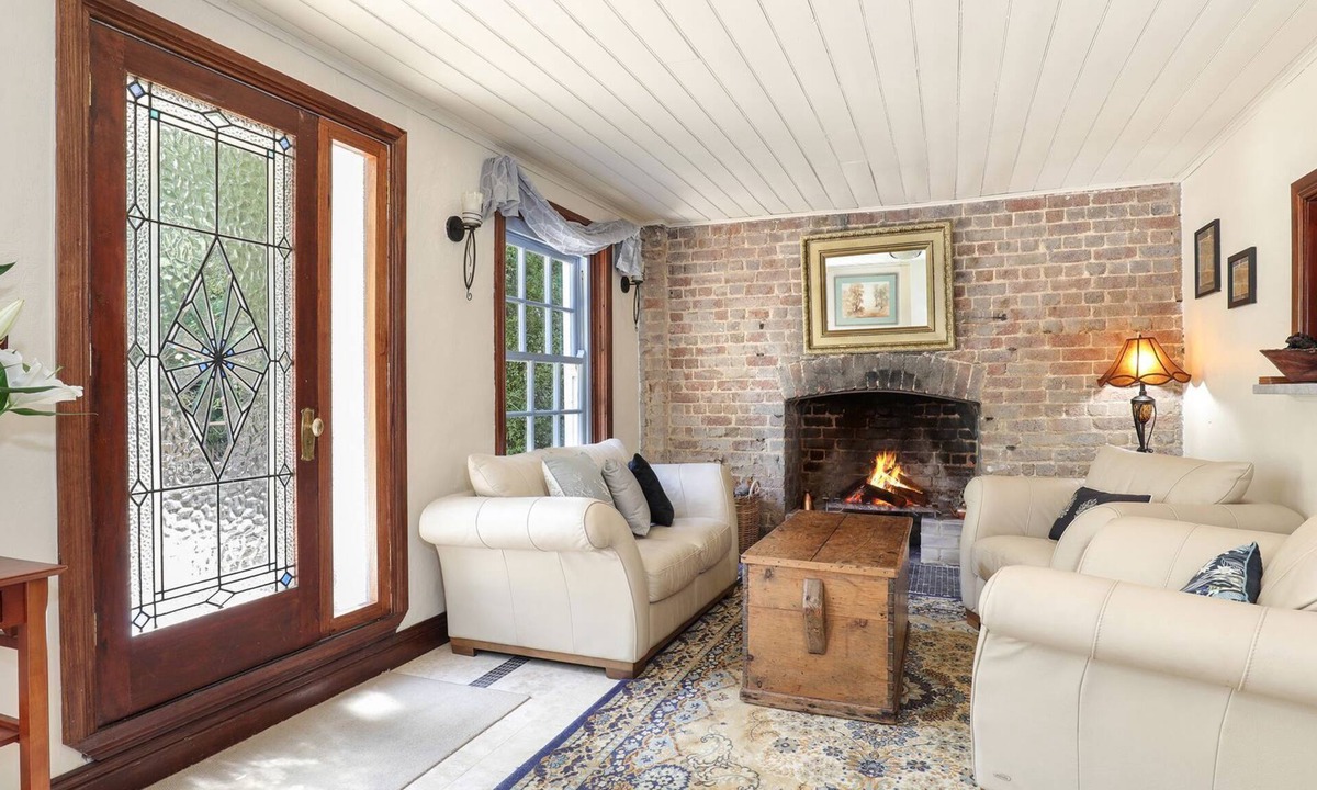 Mount Victoria House | The Coach House | 2 bedroom historical regional escape