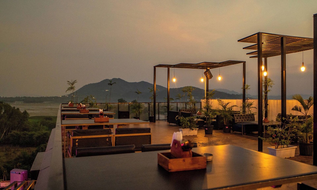 Shavri Colony Hotel | THE COURTYARD - Beyond Bar & Club
