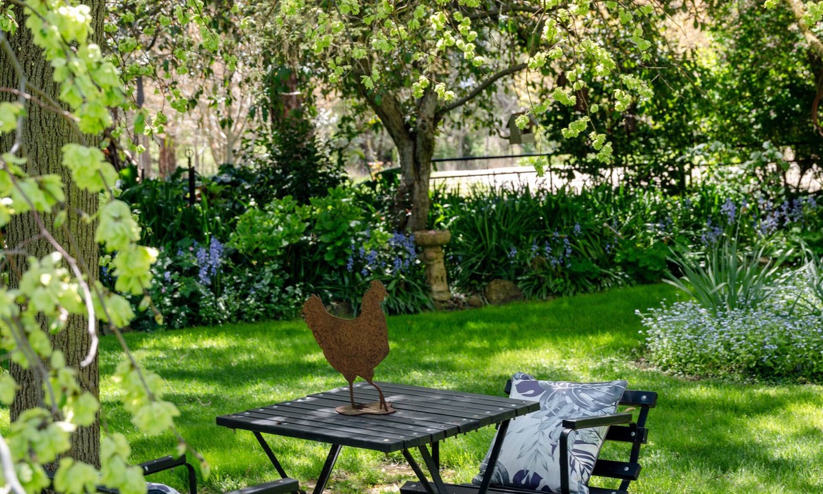 Kings Plains Bed & Breakfast | The Drayshed- Converted Drayshed with elegance and comfort.