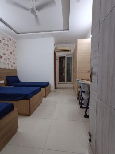 Knowledge Park III Hostel | The Elite Ambience Hotel