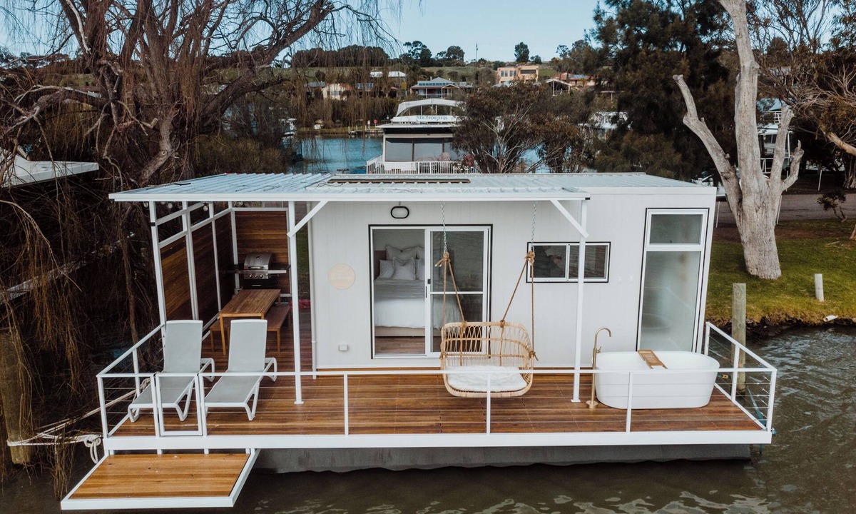 White Sands Boat Rental | The Floathouse - Floating tiny home on the Murray