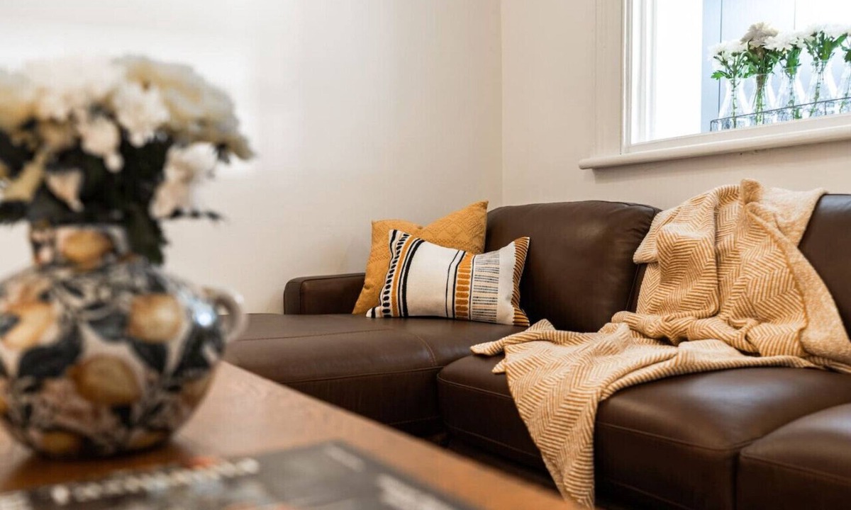 Launceston CBD House | The Governess central Launceston charming engaging