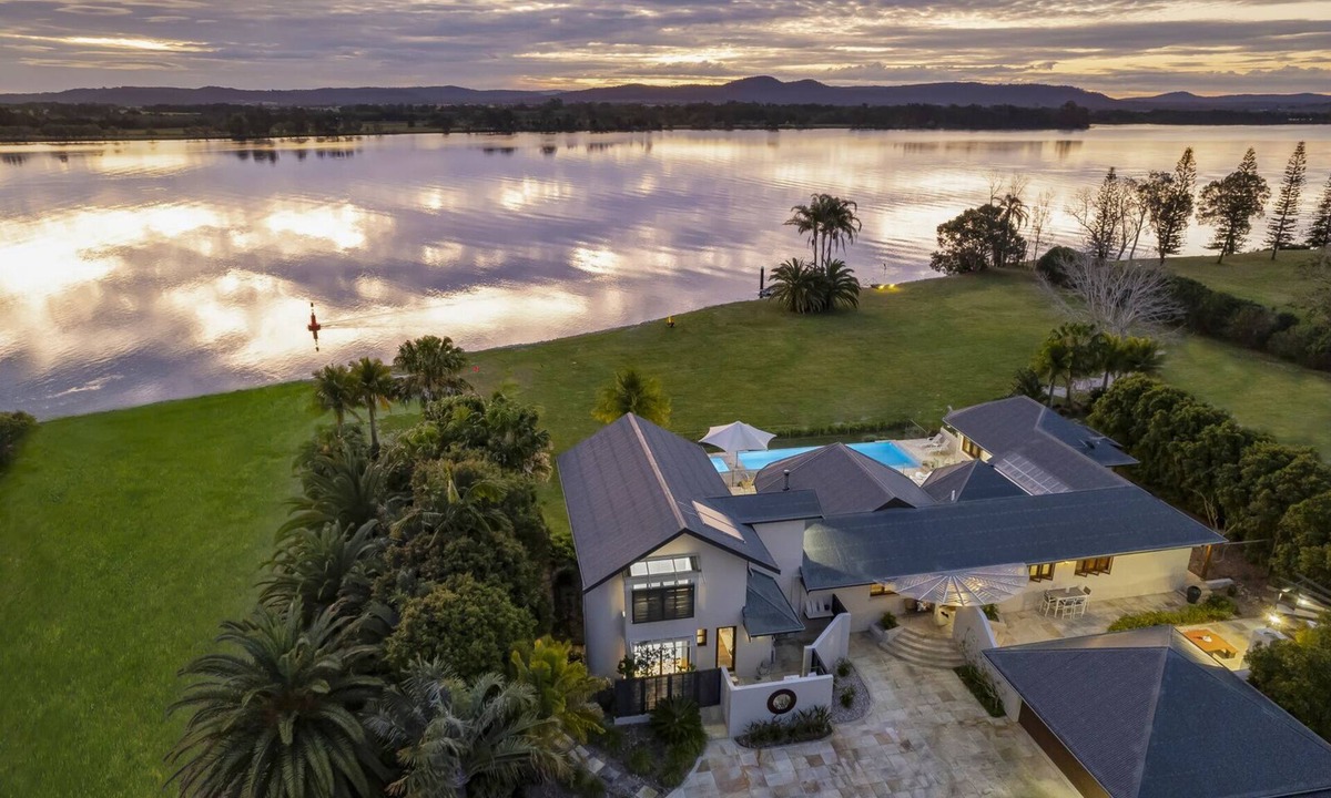 Palmers Island House | The Palms Yamba - Private luxurious riverfront estate!
