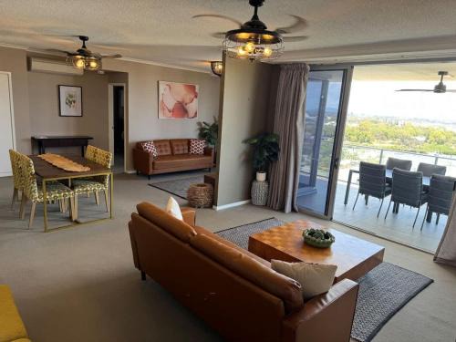 Gladstone Apartment | The Perfect Host @ Curtis Apartments