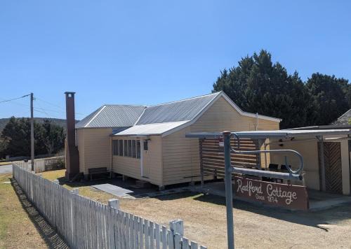 Stanthorpe House | The Radford Couples Cottage Heart of Stanthorpe