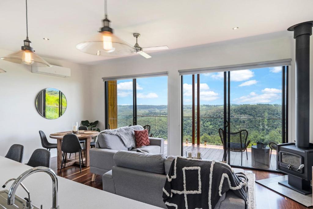 Booroobin Ski Chalet | The Ridge at Maleny