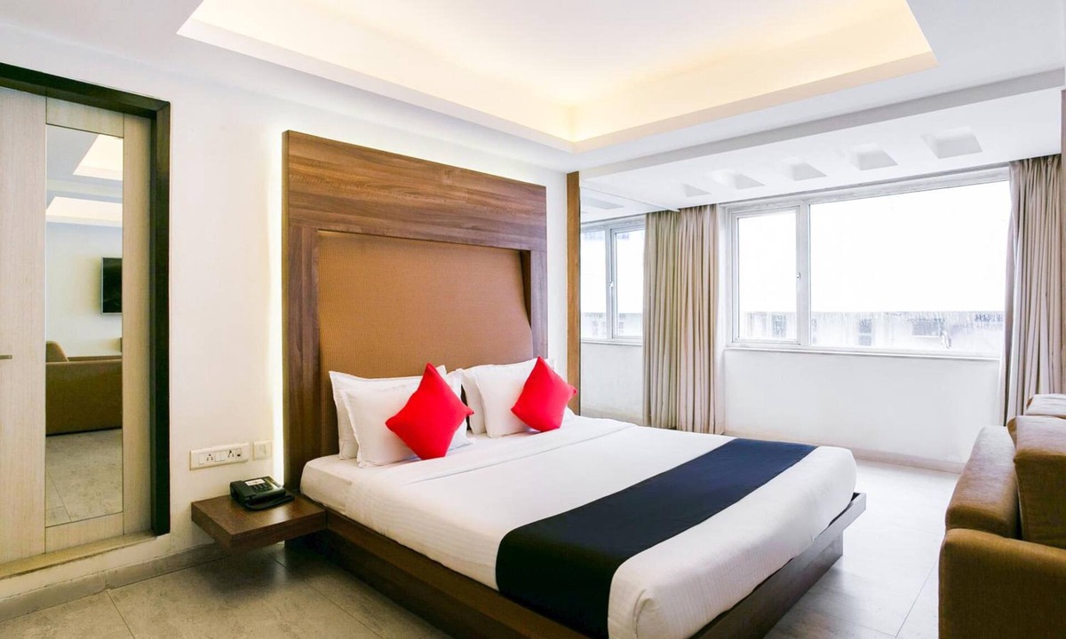 Ghatkopar West Hotel | The Roa