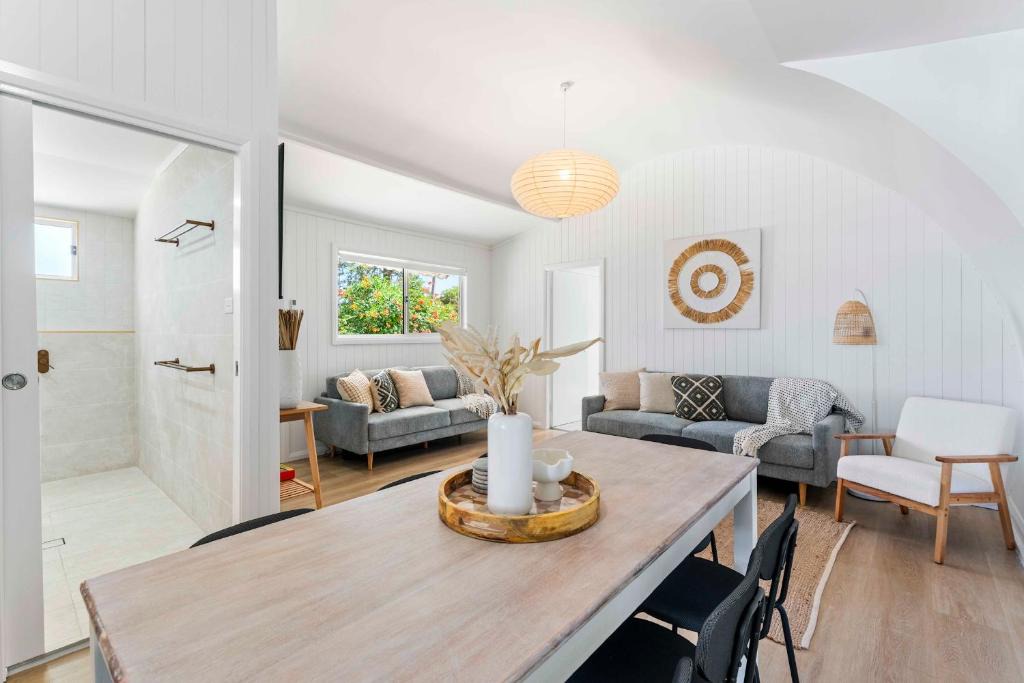 Cessnock House | The Roundhouse 4BR Home