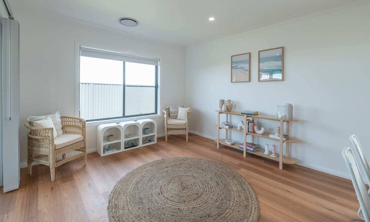 Dubbo East House | The Seaspray - Coastal Themed Retreat, BBQ