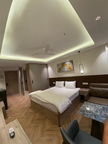 Jaypee Greens Apartment | The Sterling Elite