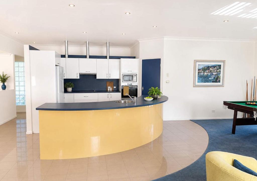 Mollymook House | The Weekender - walk to beach & golf club