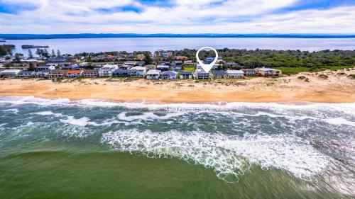 The Entrance North House | Time and Tides - Beachfront, Stunning Ocean Views