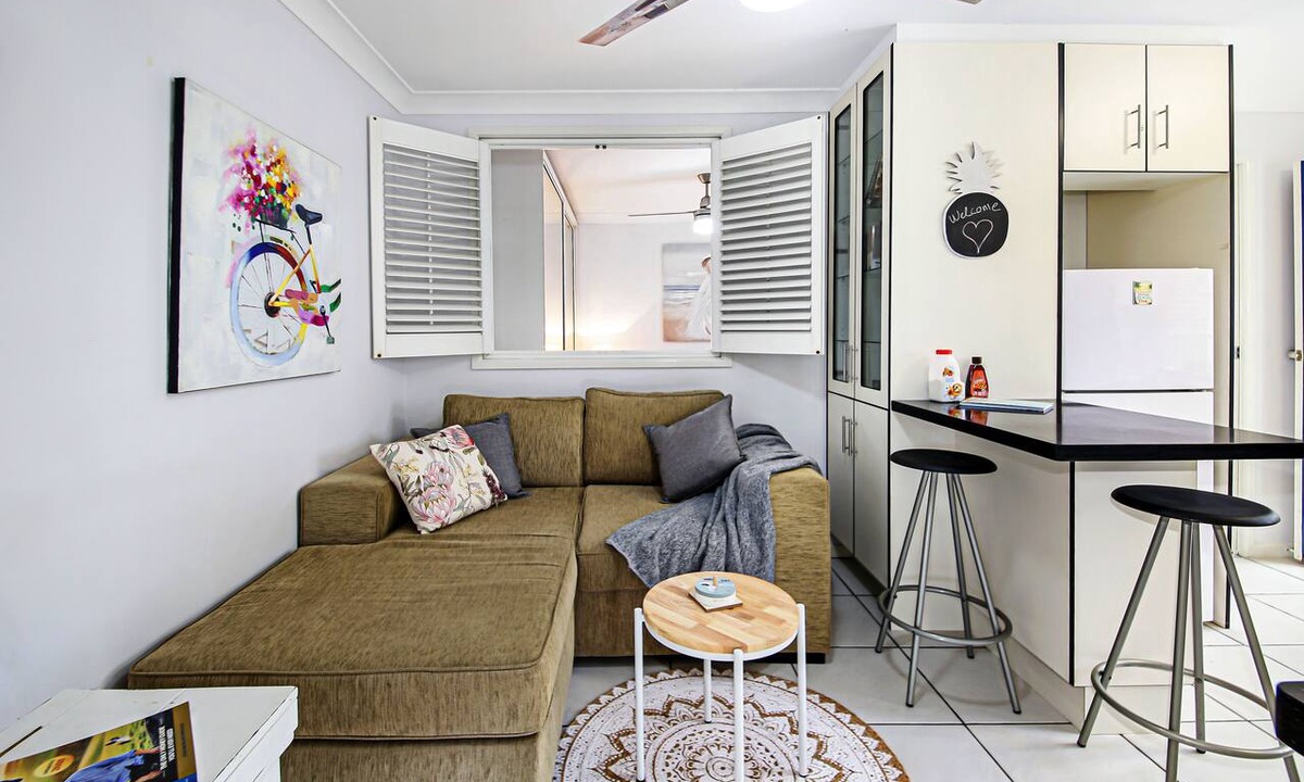 Coolum Beach Apartment | Tiny Comfy Flat with Bikes