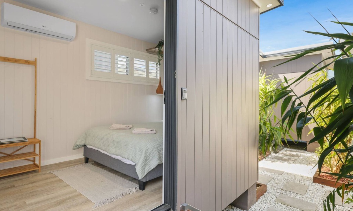 Sanctuary Point Cabin | Tiny House Stayz Stay for 3 Pay for 2! - House 5