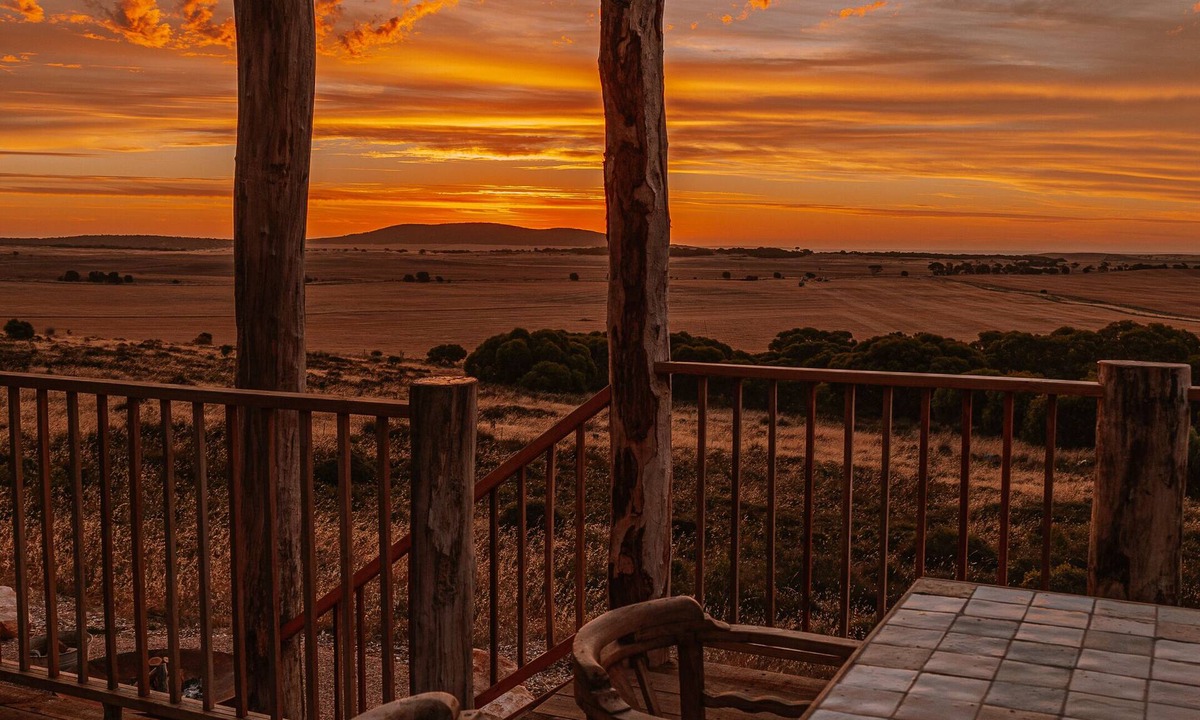 Warrow Cabin | Train carriage turned eco cabin at Greenly Beach