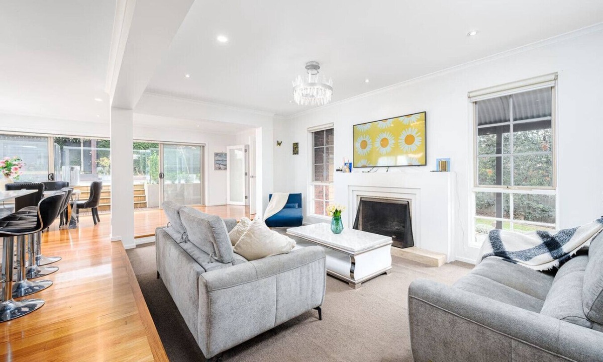 Donvale House | Tranquil Large Retreat FirePlace I Alfresco I Pool