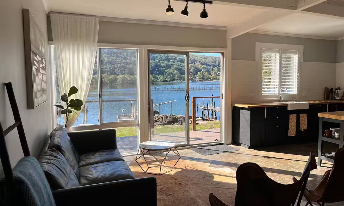 Patonga House | Tranquil waterfront home
